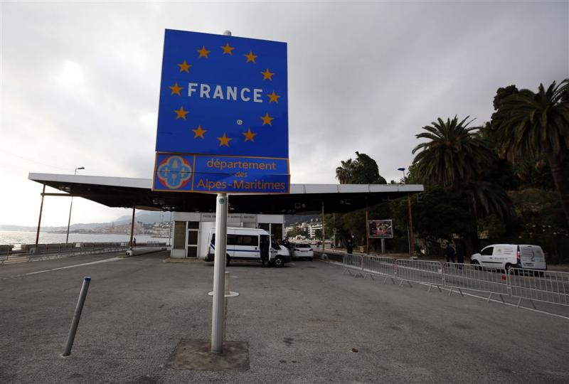 Asielzoekers bestormen Franse grens