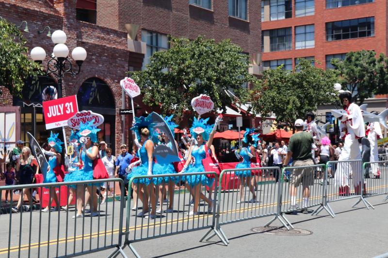 Ook de vierde Sharknado werd uitgebreid gepromoot met onder andere een parade in San Diego's Gaslamp Quarter. (Foto: Yuen Li)