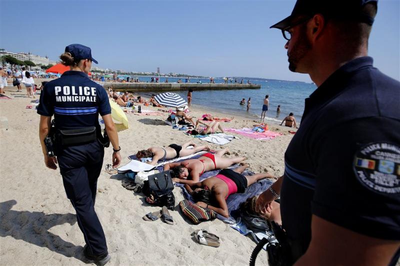 Vier badgasten beboet om boerkini in Cannes