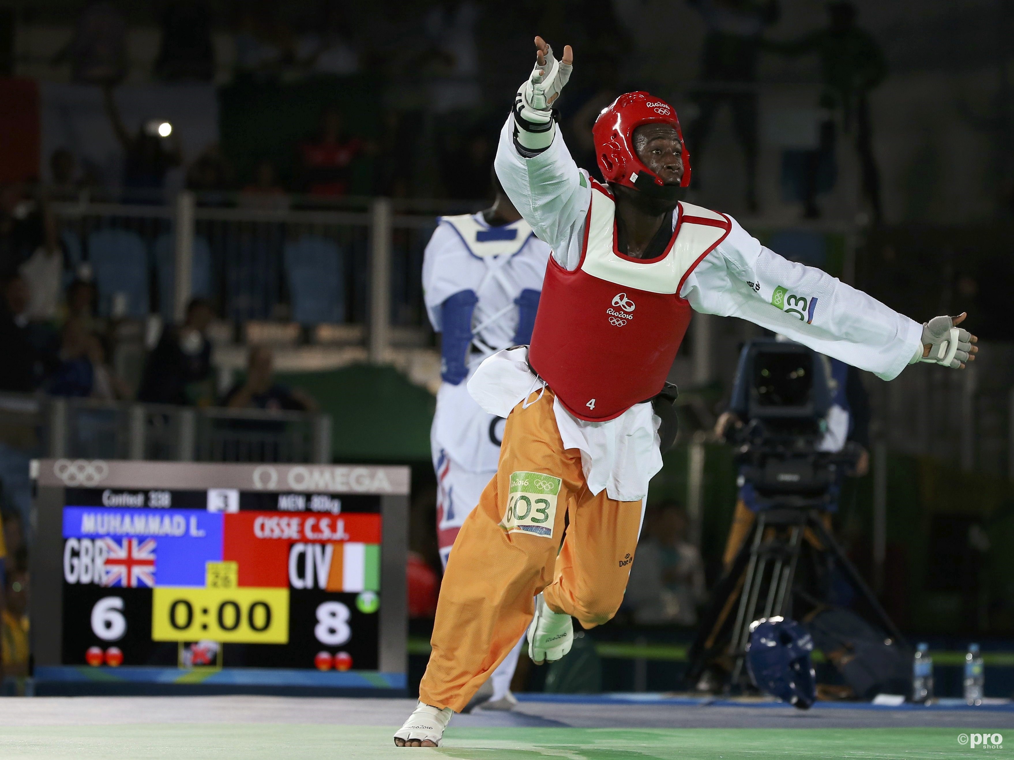 Sisseh scoort in de allerlaatste seconde en trapt het eerste goud ooit voor Ivoorkust binnen (PROSHOTS/Action Images)