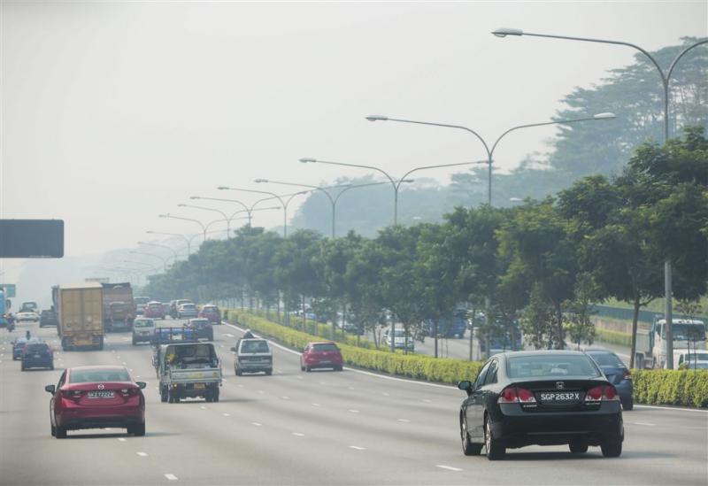 Singapore zucht onder rook uit Indonesië