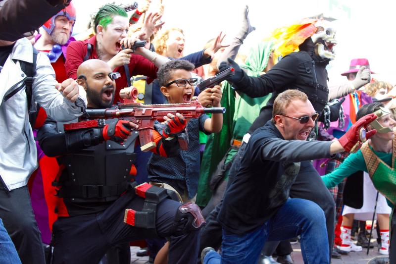 Cosplayers tijdens een Marvel vs DC evenement op Amsterdam Comic Con (Foto: Peter Breuls)