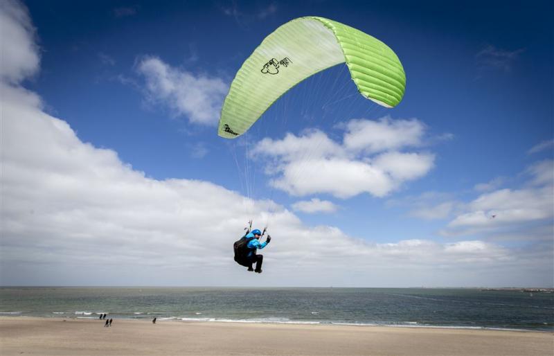 Paraglider gecrasht in Zoutelande