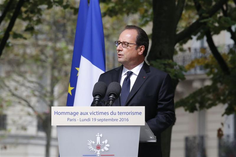 Hollande wil geld voor terrorismebestrijding
