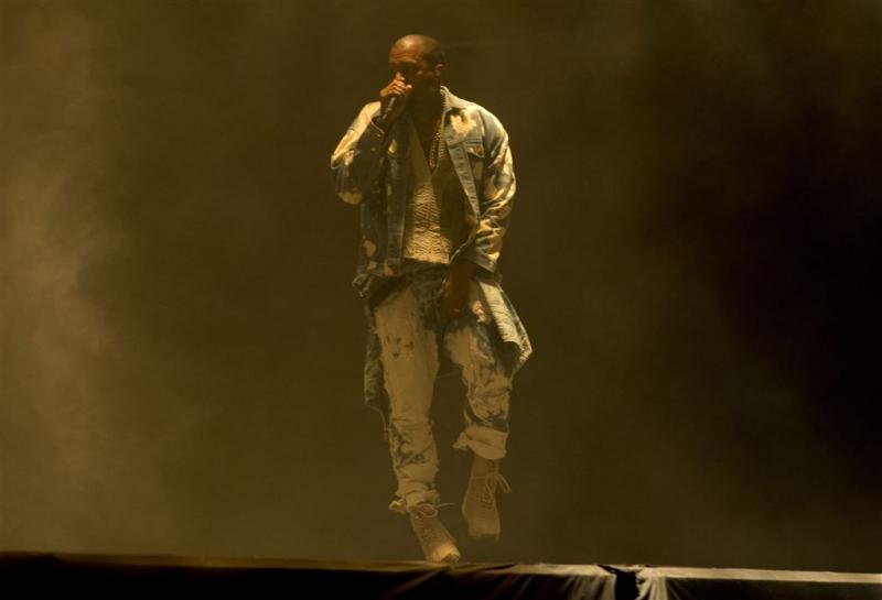 Kanye West in tranen op podium