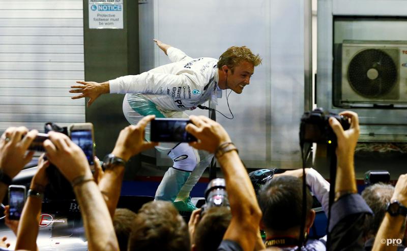 Nico Rosberg heeft de Grand Prix van Singapore gewonnen, maar wat is hij aan het doen? (Pro Shots/Action Images/Reuters)
