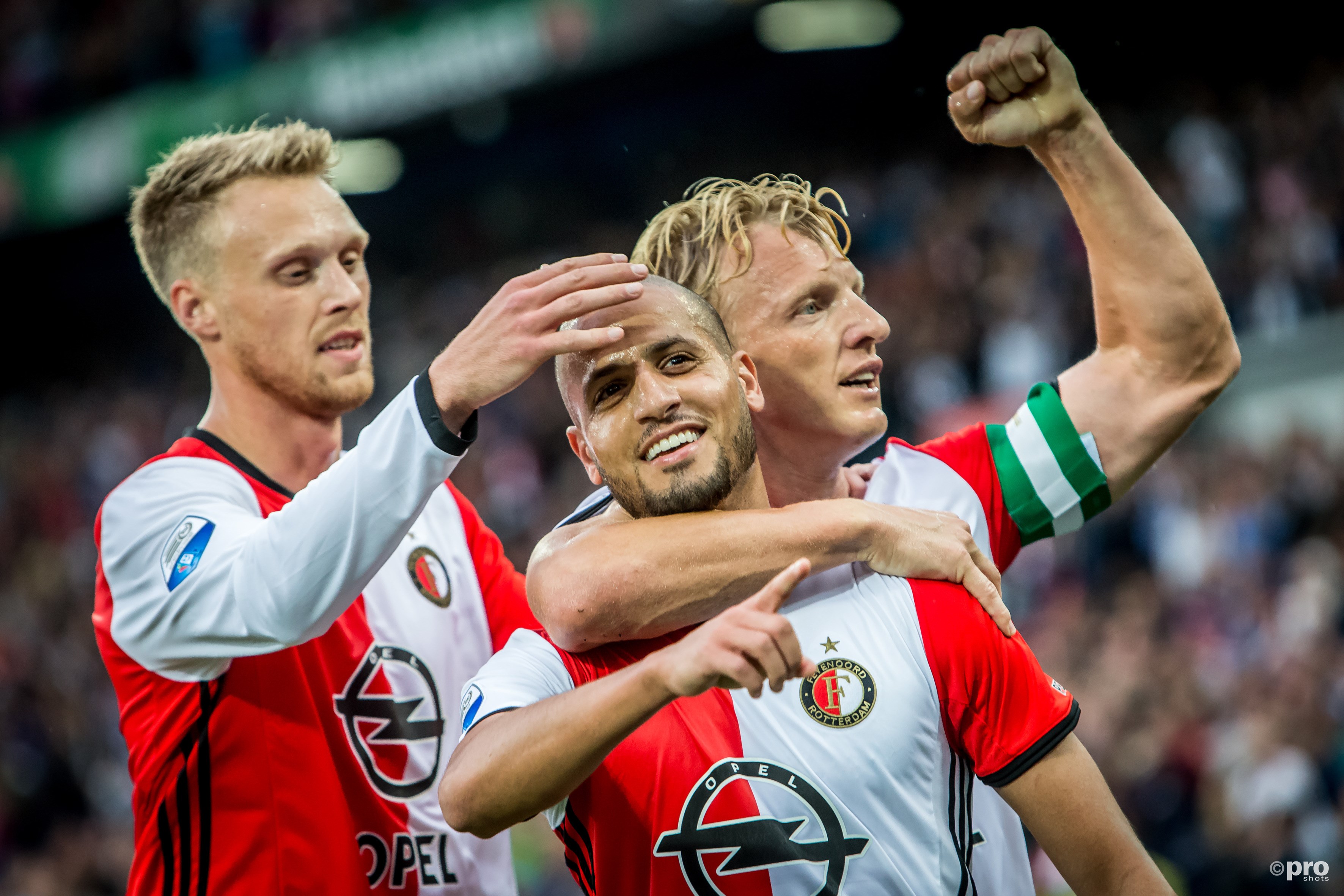 Feyenoord blijft feest vieren. (PRO SHOTS/Kay Int Veen) 