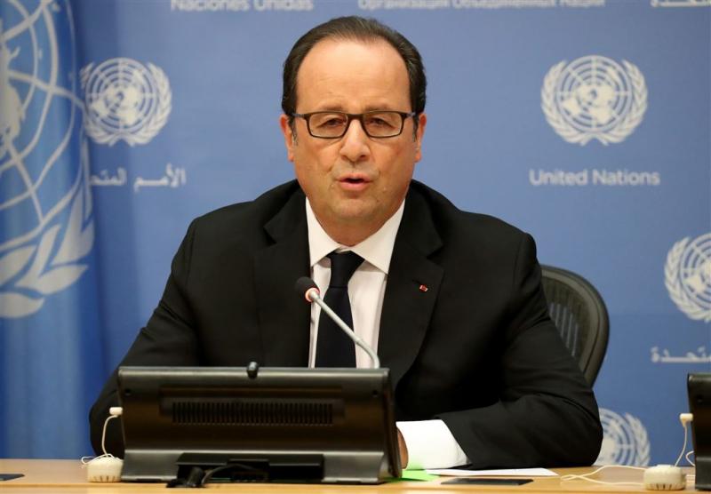 Hollande belooft 'vermoeid' Calais oplossing
