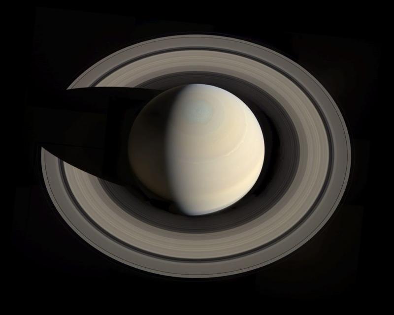 Oceaan onder het ijs van Saturnusmaan Dione