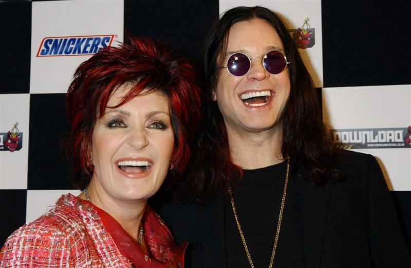 Ozzy en Sharon Osbourne zoenend gespot