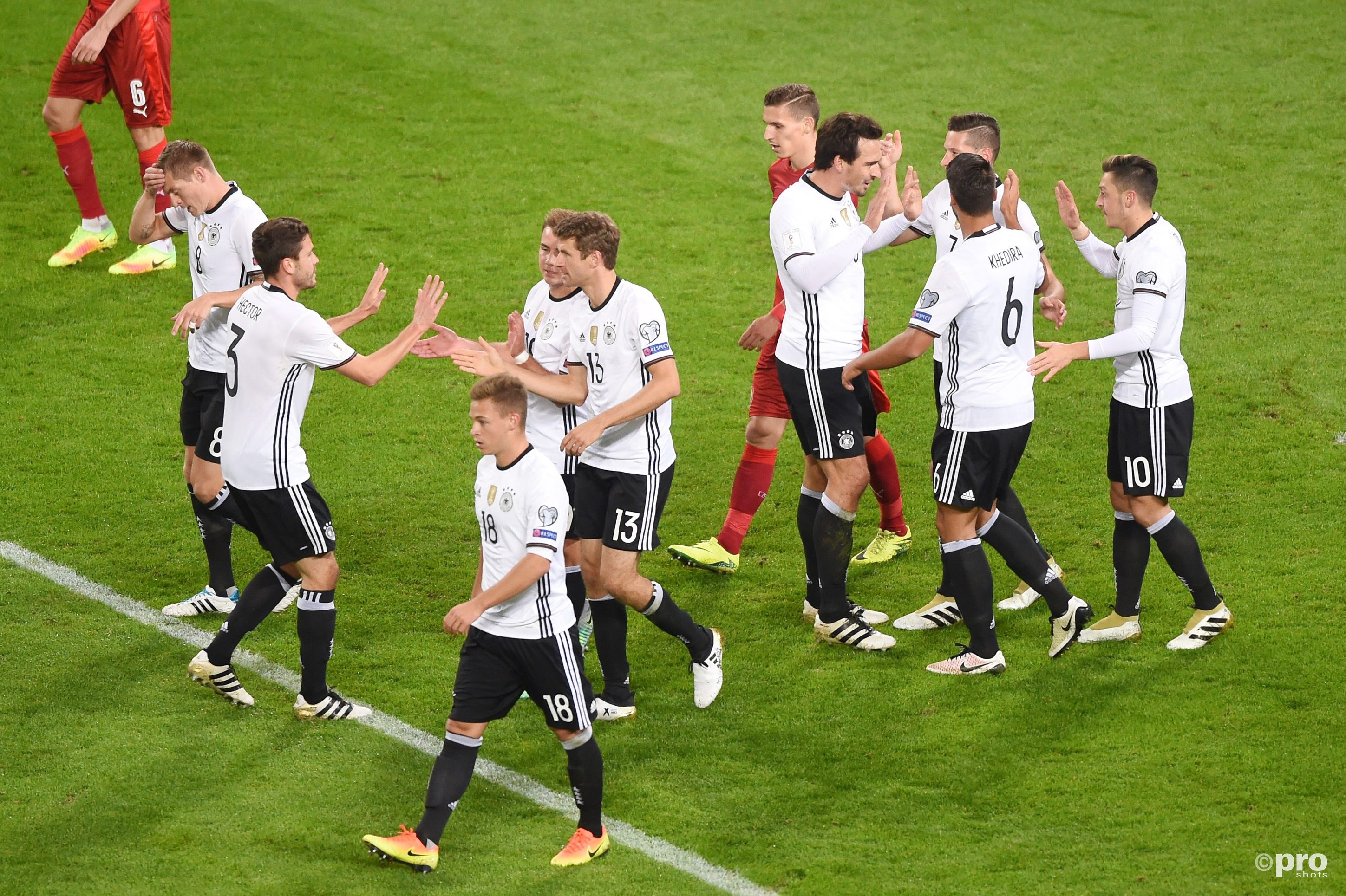 De Duitsers winnen met 3-0 van Tsjechië. (PRO SHOTS/Witters)