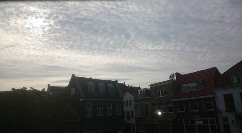 Middelbare bewolking boven Haarlem (Foto: Stephan5)