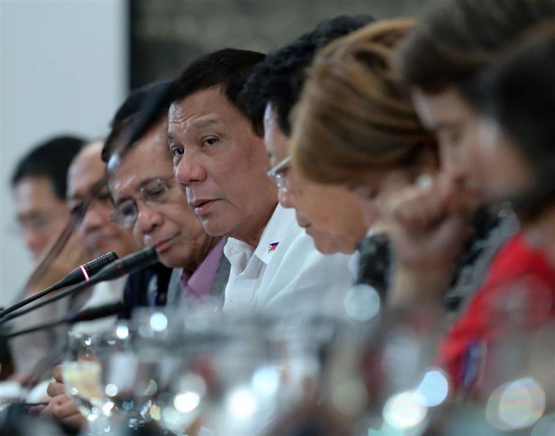 President Filipijnen richt pijlen nu op tabak