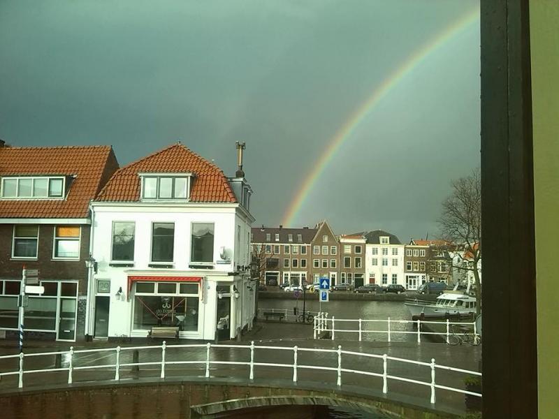 Met wat wisselvallig weer op komst ook weer kans op een regenboog. (Foto: Stephan5)
