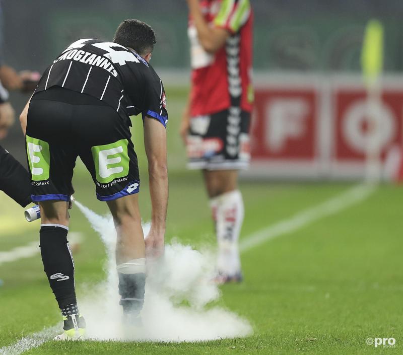 We zagen dit opmerkelijke beeld tijdens de wedstrijd tussen Sturm Graz en SV Ried, wat is hier gaande? (Pro Shots / Gepa)