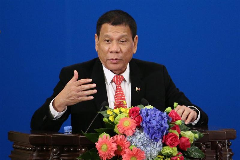 Duterte zegt leger VS de wacht aan