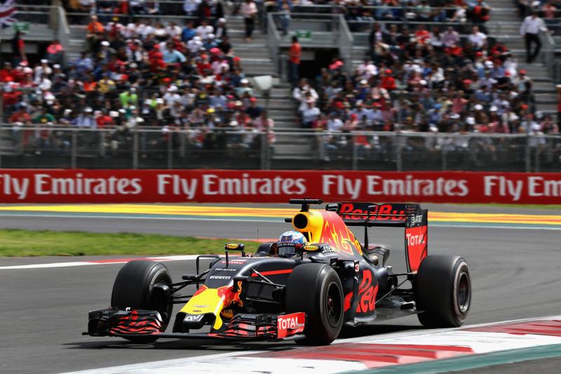Ricciardo vindt dat Vettel podium niet verdiende in Mexico (Foto: Red Bull/Getty)