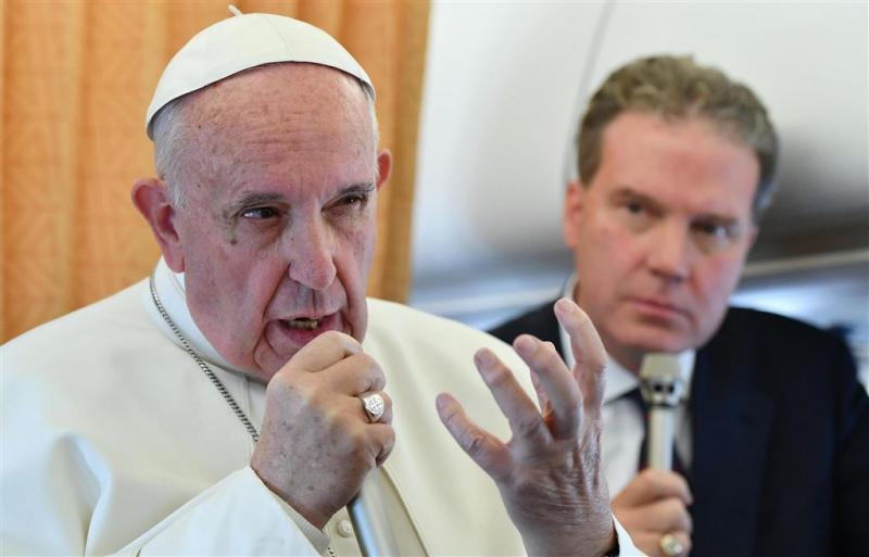 Paus ziet vrouwen nooit priester worden