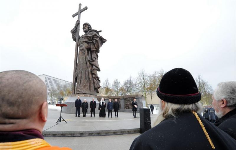 Poetin onthult standbeeld Vladimir de Grote