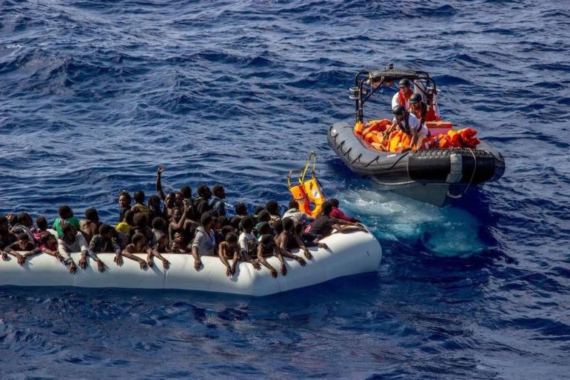 2200 bootvluchtelingen uit zee gered