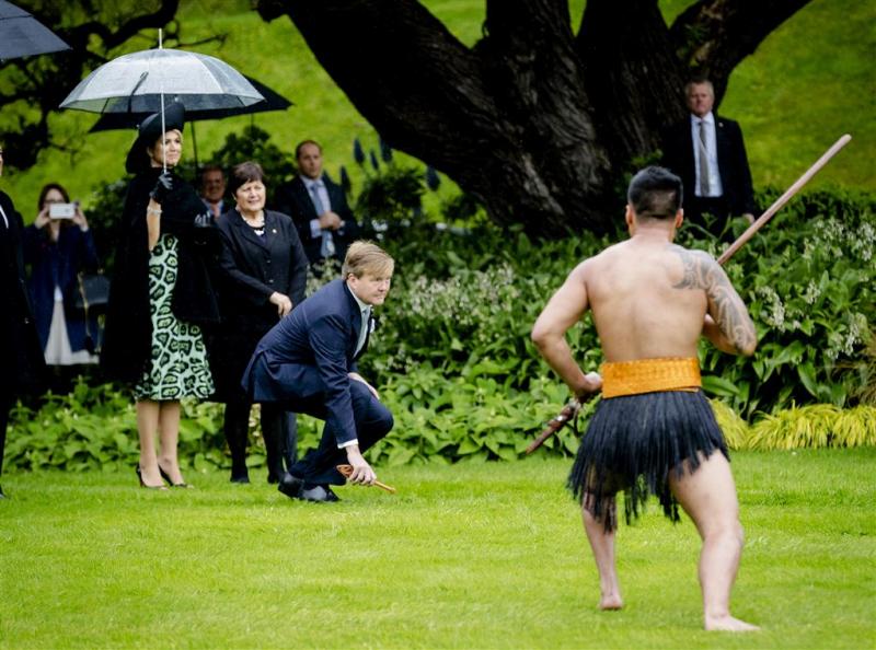 Maori verwelkomen koning en Máxima in regen