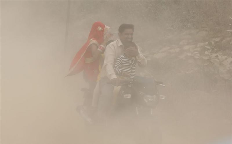 Smog verlamt hoofdstad India