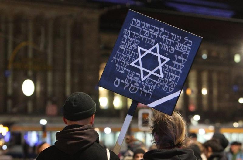Rutte: vervolging Joden blijven herdenken