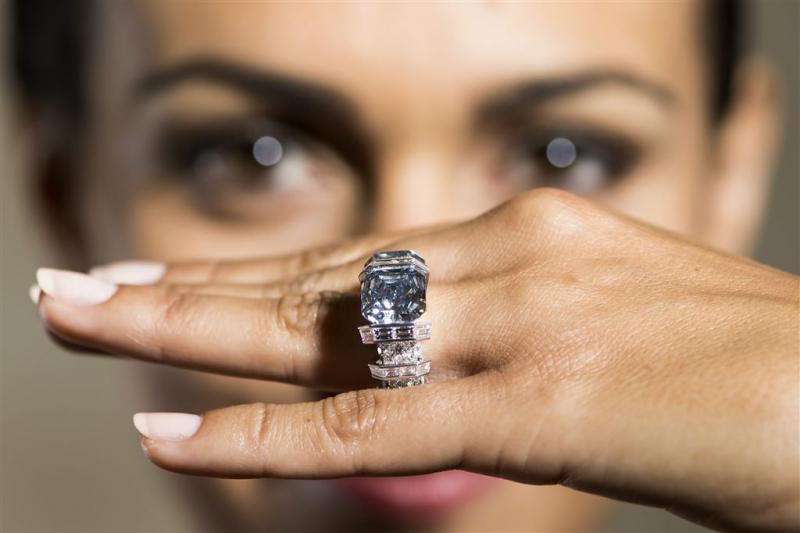 Roze diamant geveild voor 19,5 miljoen euro