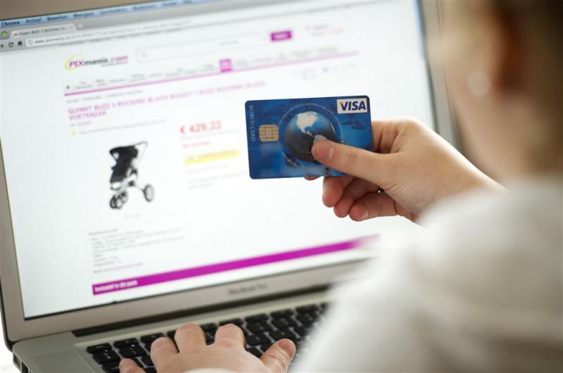 Bijna driekwart Nederlanders koopt online