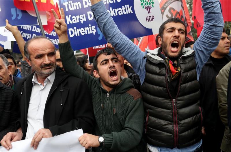 Ontslag 10.500 ambtenaren om PKK-banden