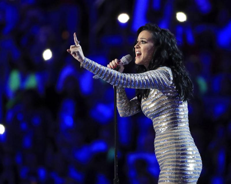 Katy Perry steunt Indianenstam in protest