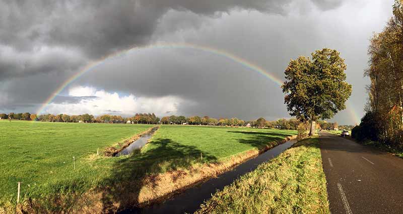 Regenboog in Gorredijk (archieffoto van Paddo)