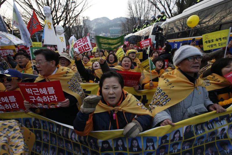 Zuid-Koreanen weer de straat op tegen Park