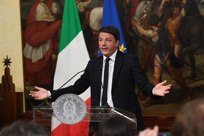President vraagt Renzi nog even te blijven