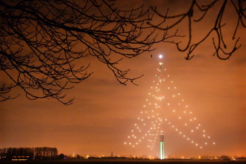 'Grootste kerstboom ter wereld' gaat weer aan