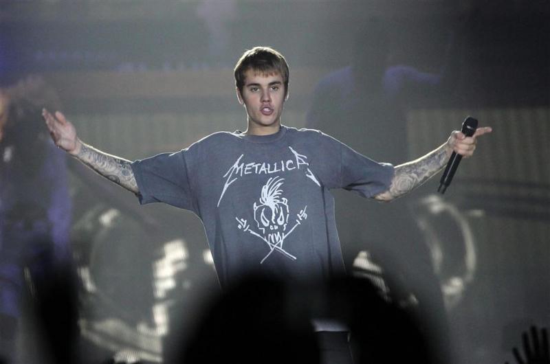 IJshockeystick Justin Bieber breekt in tweeën