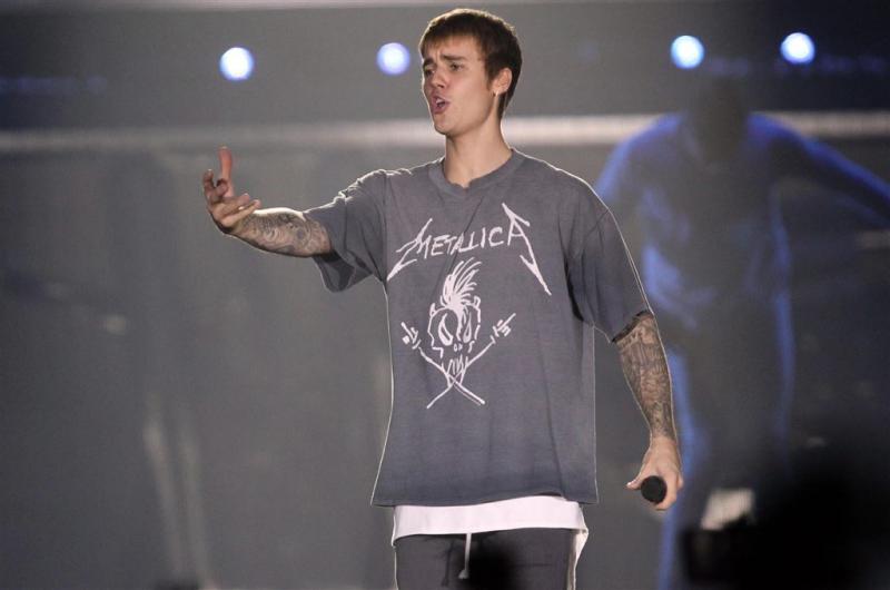 Justin Bieber onder vuur om bontjas