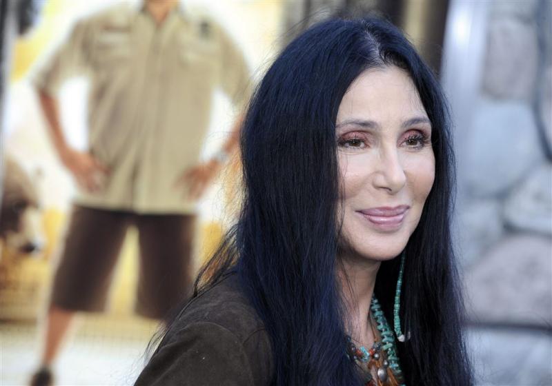 Cher aangeklaagd om albumcover