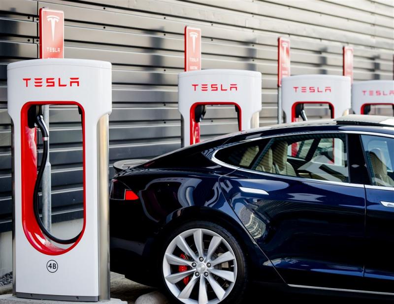 Musk belooft snellere supercharger voor Tesla