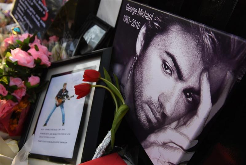 'George Michael wordt naast moeder begraven'