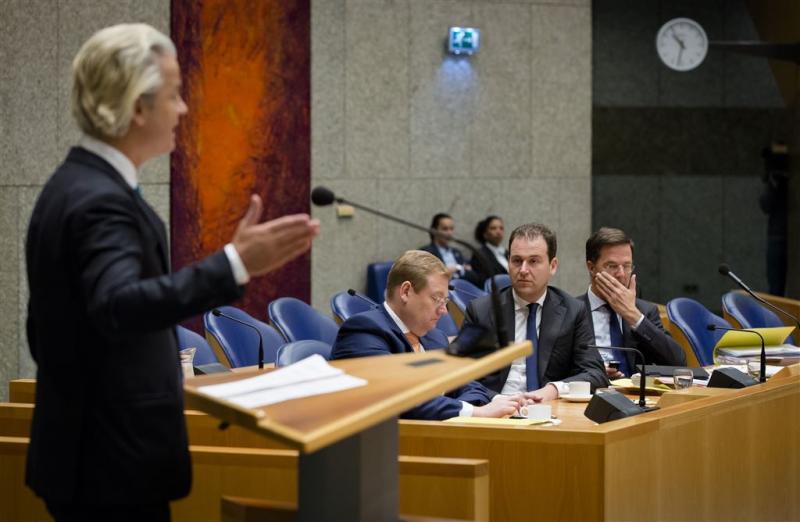 Asscher vergelijkt Wilders met oudjaarsvandaal