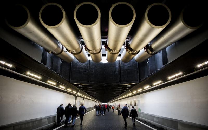 Gerenoveerde Velsertunnel weer open