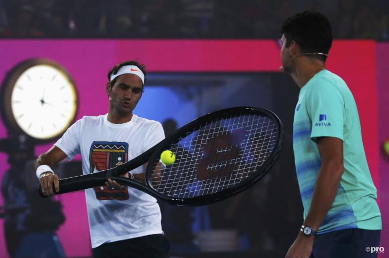Roger Federer zijn tennisracket lijkt wat uit verhouding, wat zou een goed onderschrift zijn bij deze foto? (Pro Shots / Action Images)