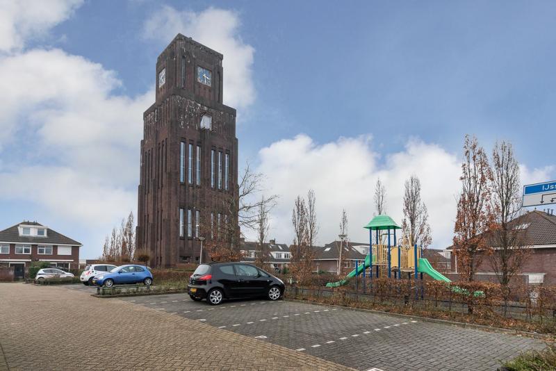 Monumentale watertoren in Moordrecht (Foto: Funda)
