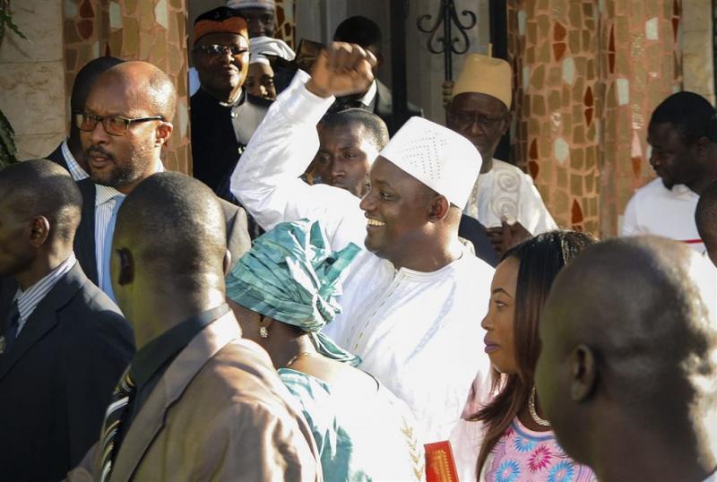 Ex-president Gambia kondigt vertrek aan