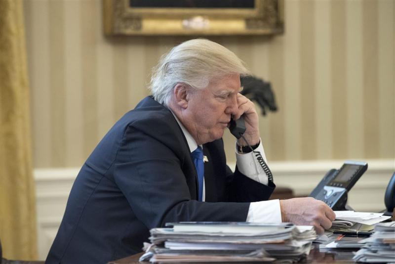 Trump belt met Merkel