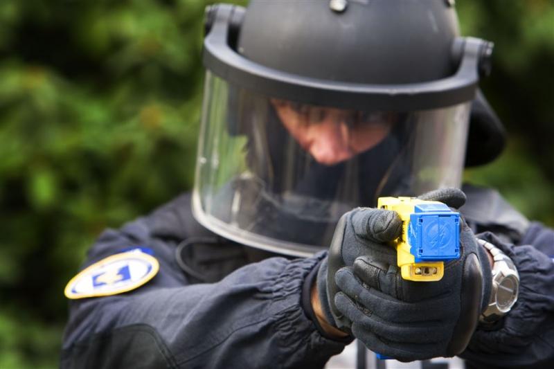 Politie start proef met stroomstootwapens