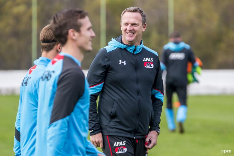Van den Brom ook volgend seizoen hoofdtrainer AZ (Pro Shots / Ed van de Pol)