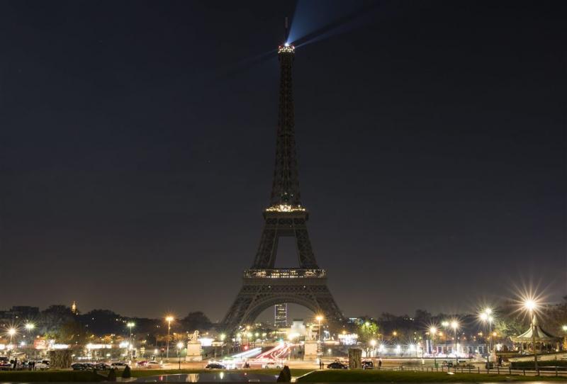 Parijs bouwt afzetting rond Eiffeltoren