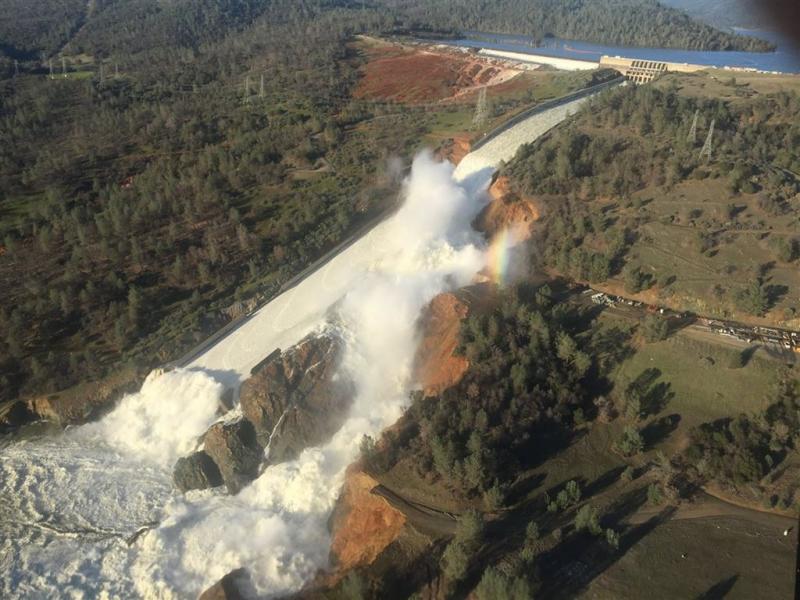 Evacuaties vanwege beschadigde dam Californië